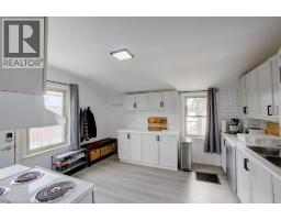 21 MAIN Street W - 10