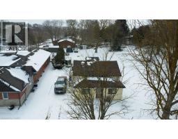 21 MAIN Street W - 35