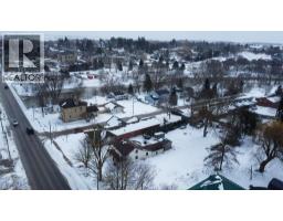 21 MAIN Street W - 36