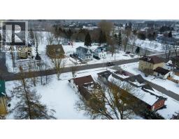 21 MAIN Street W - 38