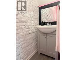 153 WELLINGTON Street N - 21