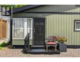 3824 ROXBOROUGH Avenue - 4