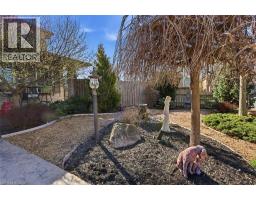 4 BREWSTER Place - 41