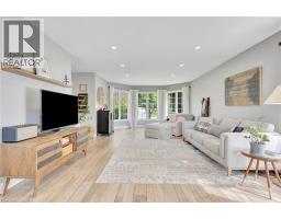 3 RUSSELL Crescent - 13
