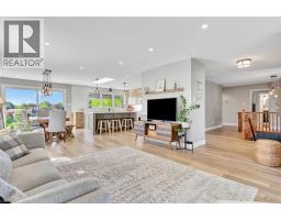 3 RUSSELL Crescent - 14