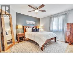 3 RUSSELL Crescent - 17