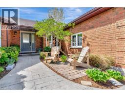 3 RUSSELL Crescent - 2