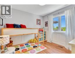 3 RUSSELL Crescent - 24