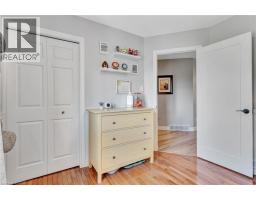 3 RUSSELL Crescent - 25