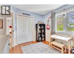 3 RUSSELL Crescent - 27