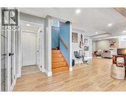 3 RUSSELL Crescent - 28