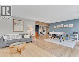 3 RUSSELL Crescent - 32