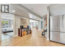 3 RUSSELL Crescent - 37