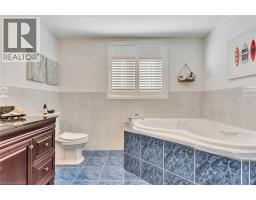 3 RUSSELL Crescent - 39