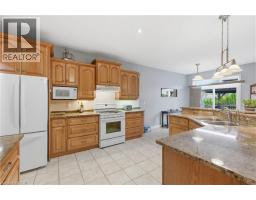58 TEMPLETON Drive - 5