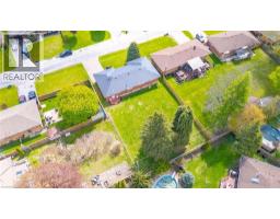 256 MONTCLAIR Crescent - 34