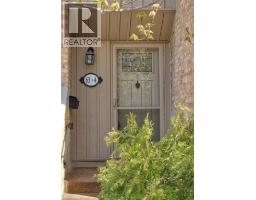 63 FONTHILL Road UnitNo. 4 - 4
