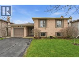 32 HOBART Crescent - 1