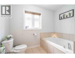 3 NARBONNE Crescent - 32