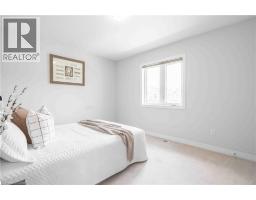 3 NARBONNE Crescent - 35