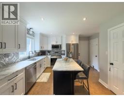 21 MAPLEWOOD Court - 11