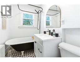 36 LOUISA Street - 20