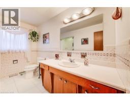 18 QUEENSTON Crescent - 21