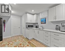 78 ANGELA Crescent - 21