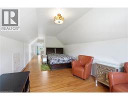 1642 KING Street E - 23