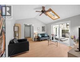 50 LEWIS Crescent - 16