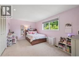 50 LEWIS Crescent - 30