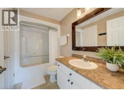 35 HAWKINS Drive - 33