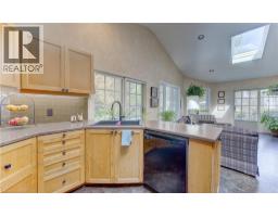 98 LONGWOOD Drive - 18