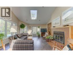 98 LONGWOOD Drive - 24