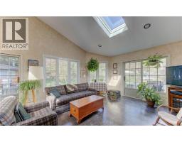 98 LONGWOOD Drive - 25