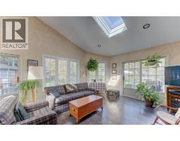 98 LONGWOOD Drive - 26