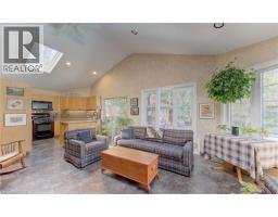 98 LONGWOOD Drive - 27