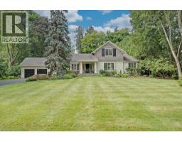 7 COLONIAL Crescent - 3