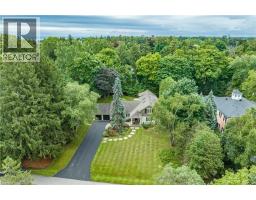 7 COLONIAL Crescent - 48