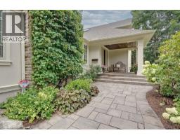 7 COLONIAL Crescent - 5