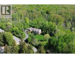 712 ROBSON Road - 2