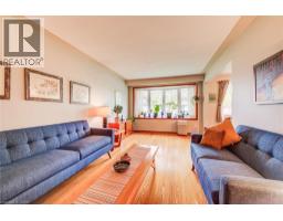 18 QUEENSTON Crescent - 19