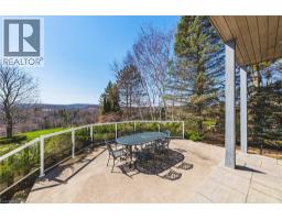 2 ANSLOW Court - 44