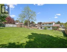 15 CLOVERDALE Crescent - 36