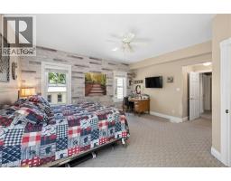 61 MEMORIAL Avenue - 35