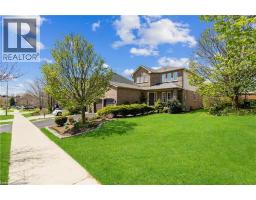 106 MOORE Crescent - 2