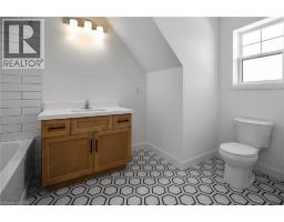 26 BEACHWALK Crescent - 36