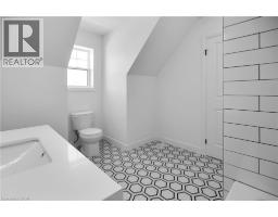 26 BEACHWALK Crescent - 37
