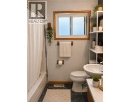 82 BLACKWOOD Crescent - 8