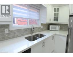 185 ROSSLYN Avenue N - 9